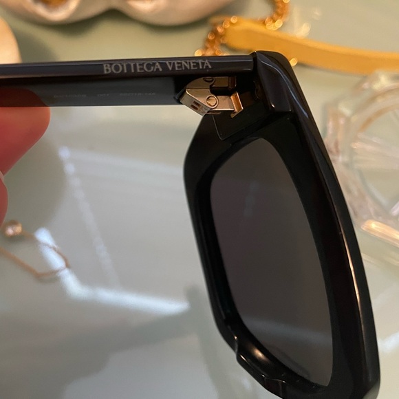 Bottega Veneta Geometric Square In Black - Picture 6 of 8